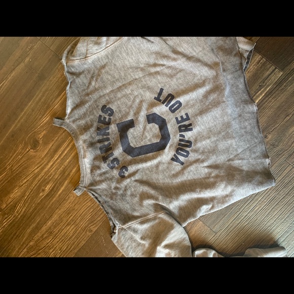 VS Cold shoulder crop sweatshirt - Picture 3 of 3